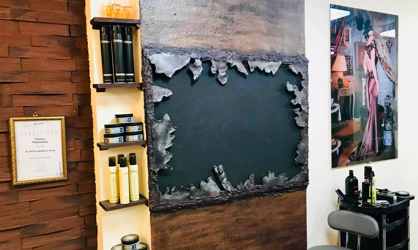 Frischer Haarschnitt für Damen opt. mit Foliensträhnen od. Ansatzfarbe