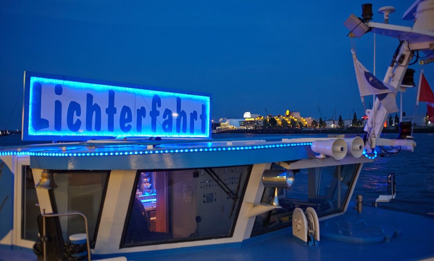 Image 2: Lichterfahrt – 1 Stunde durch den abendlichen Hamburger Hafen 