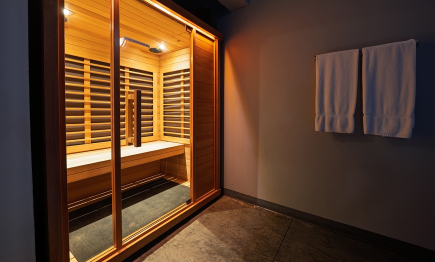 Image 7: Private, In-Room Swimming Pools at Belamere Suites Hotel
