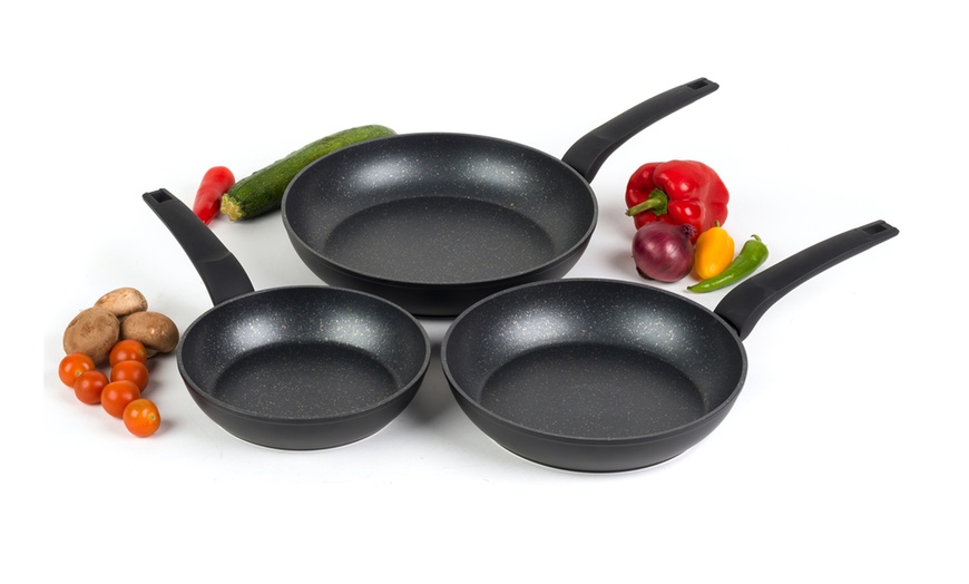 Image 10: Salter Three-Piece Marble Gold Non-Stick Fry Pan Set