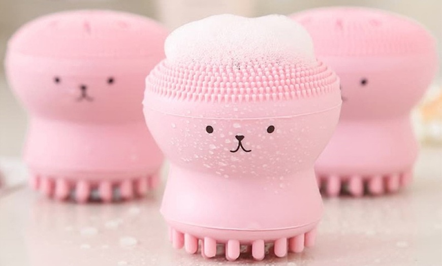 Image 5: Small Octopus Facial Cleaning Brush