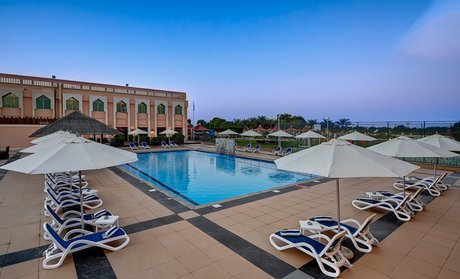 Abu Dhabi: Family Stay with Meals