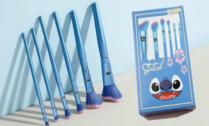 Image 4: Six Pieces of Stitch Inspired Makeup Brush Set