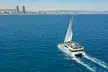 Barcelona desde el mar: paseo de 1 hora en catamarán a vela con hasta un 25% de descuento - Image 7