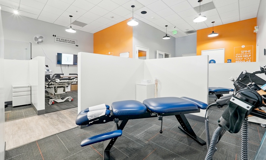 Image 3: One or Two Knee Decompression Session w/ or w/o Class 4 Laser Therapy