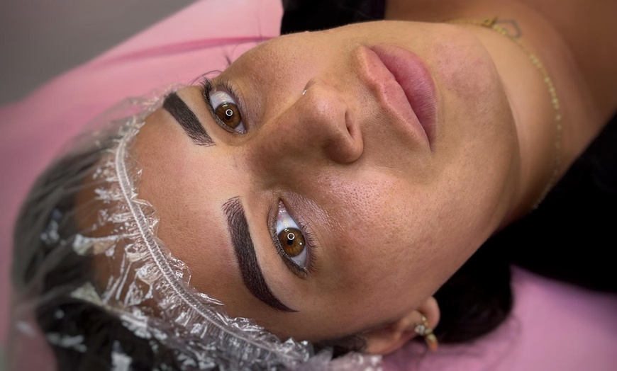 Image 2: Luce un eyeliner semipermanente con microblading o micropigmentación