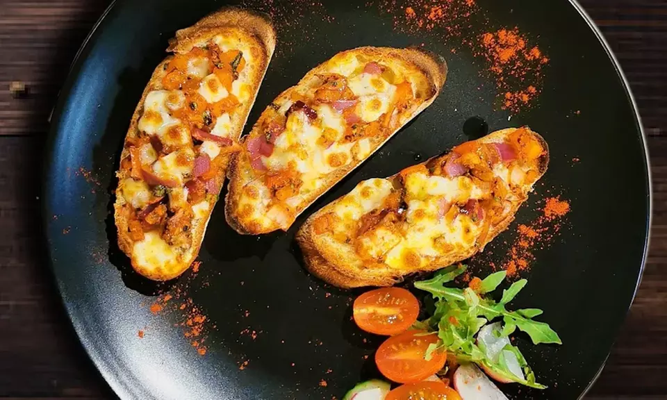 Pizza oder Pasta nach Wahl inkl. Salat für 1, 2 oder 4 Personen