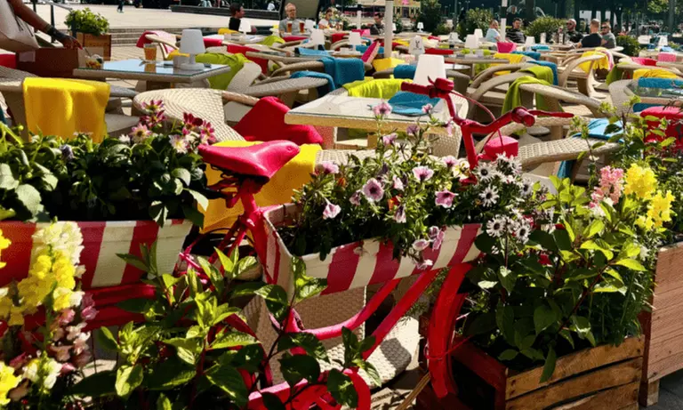 Frühstücks-Brunch-Etagere am Berliner Fernsehturm zu zweit genießen