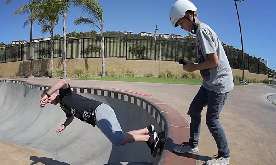 MeCam X 1080p Waterproof WiFi Action Camera Bundle with Mounts and Accessories - Second Medium