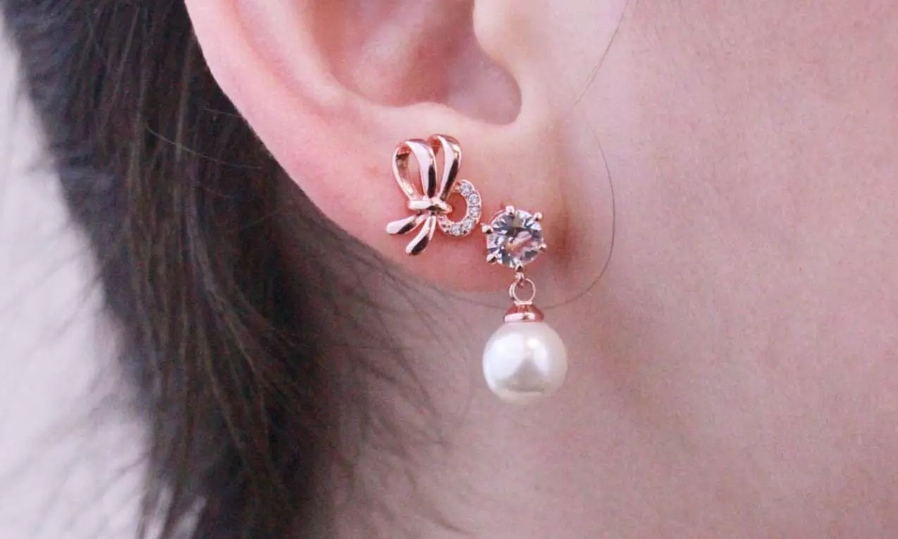 Orecchini Posie con cristalli d'Austria e chiusura a farfalla, disponibili in 3 colori