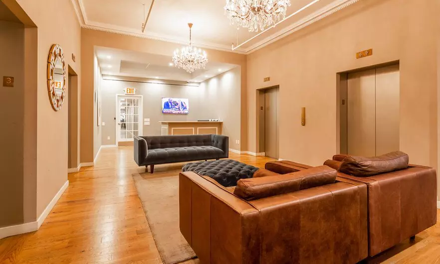 60-Min Swedish or Deep Tissue Massage with Optional Red Light Therapy