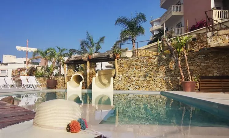 Lloret de Mar : chambre standard avec formule de restauration au choix