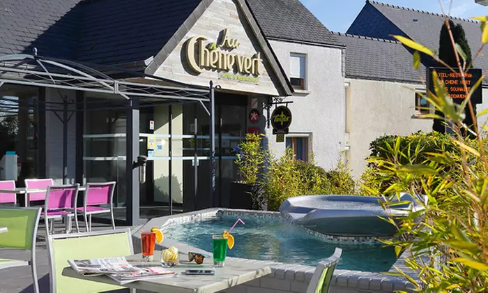 Plérin : 1 à 2 nuits en chambre double élégance, pour 2 personnes, avec pdj, verre et dîner à l'Hôtel Au Chêne Vert - Primary Image