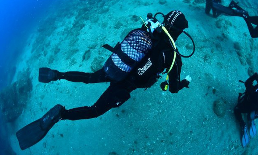 Image 12: ¡Explora las Islas Medes con un bautismo de buceo!