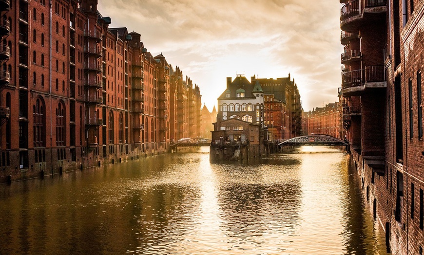 Image 2: Hamburg: Premium Room with Breakfast