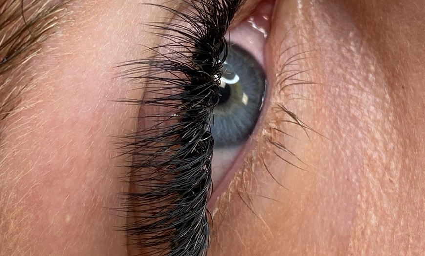 Image 1: Ausdrucksstarke Augen: Wimpernverlängerung für 1 Person