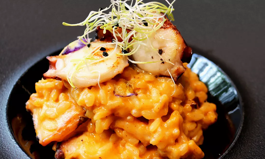 Menú mediterráneo para 2 o 4 personas con entrante, postre y bebida