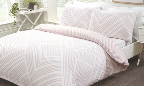 Parure copripiumino Striped Geometric disponibile in 4 misure e 4 colori