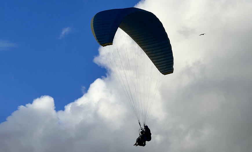 Image 2: Vuelo en parapente con Parapente Factory