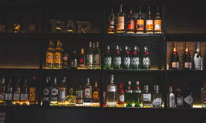 Cocktail nach Wahl inkl. Knabberzeug für bis zu 4 Personen