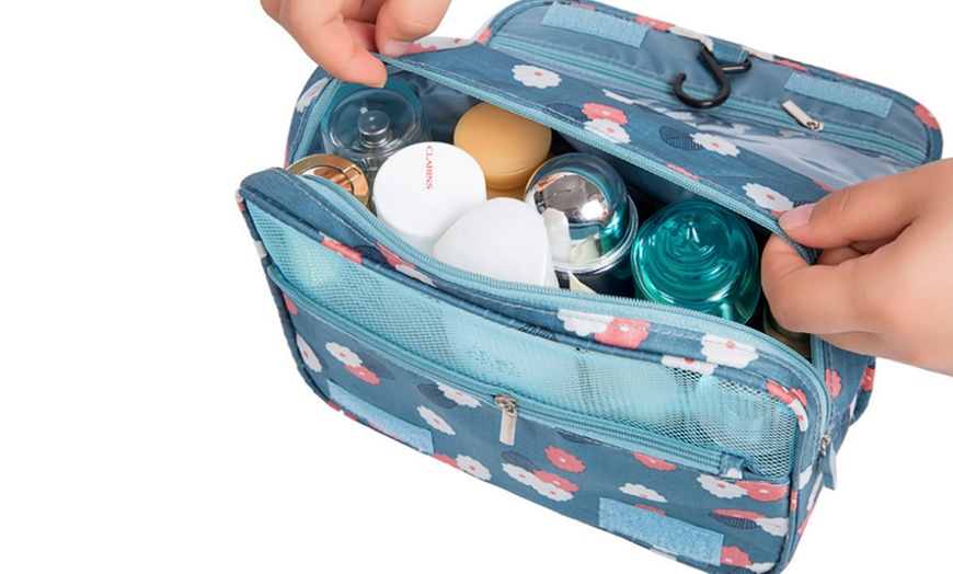 Image 3: Portable Hanging Toiletries Travel Storage Bag


