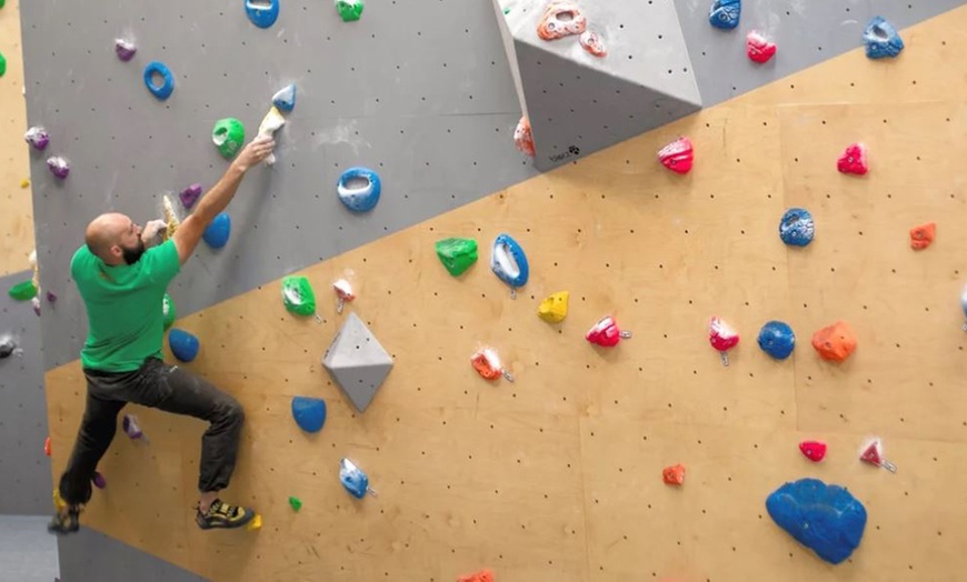 Image 5: Indoor Bouldering Induction Session