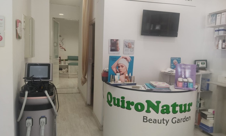 Image 2: 3, 6 o 9 sesiones de EMSculpt en Quironatur Beauty Garden