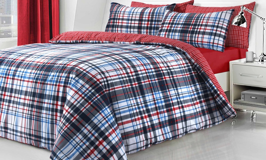 Image 7: Sleepdown Reversible Duvet Set