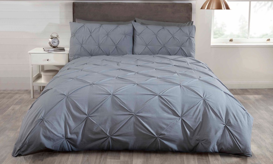 Image 3: Balmoral Pintuck Duvet Set
