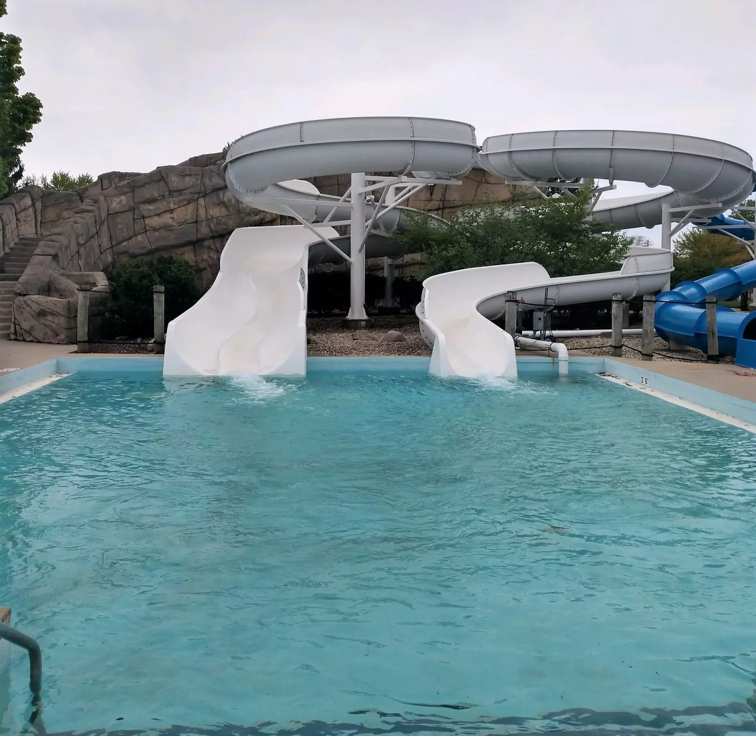 Splash Country Water Park Admission – Relax and Play
