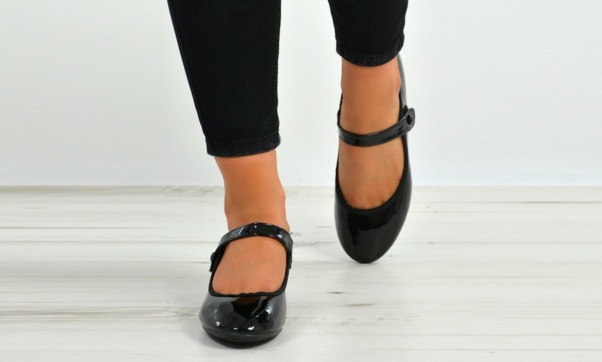 Image 2: Women's Black Patent Pumps