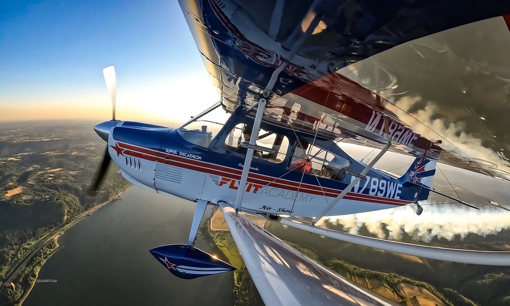 Discover Awe-Inspiring Views with Aerobatic & Scenic Flight Tours