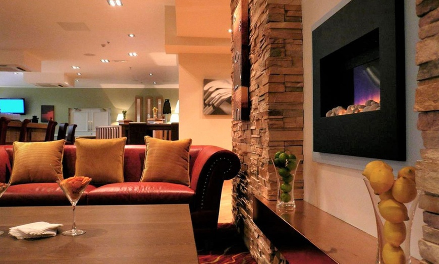 Image 12: Hampshire: 1 Night for 2 with Breakfast, Welcome Drink 3-Course Dinner