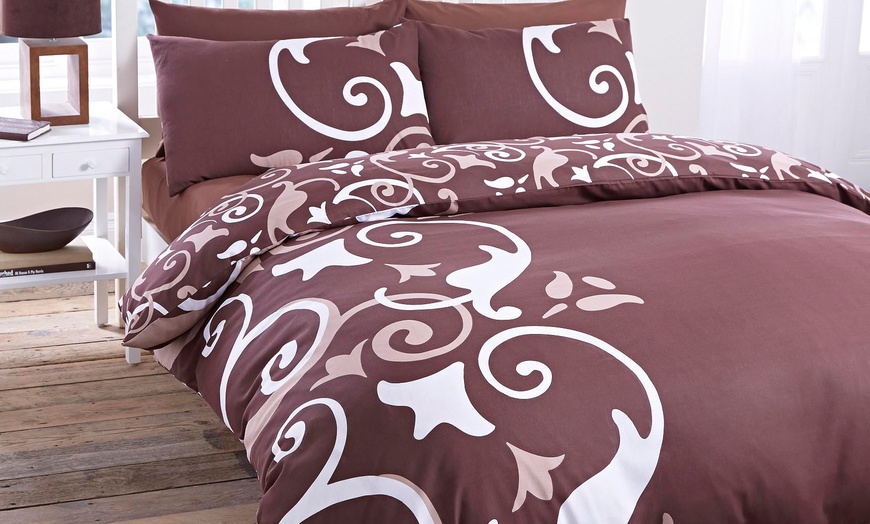 Image 2: £10 Duvet Sets