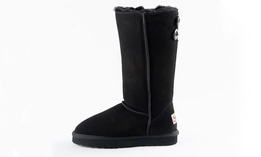 Image 7: Snow Paw Women's Water-Resistant Suede Boots with Sheepskin Lining