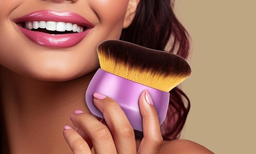 Image 15: Body Makeup Brush