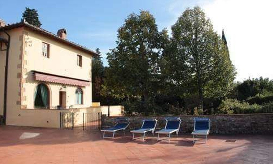 Image 13: Ingresso piscina e aperitivo al Castello di Tavolese