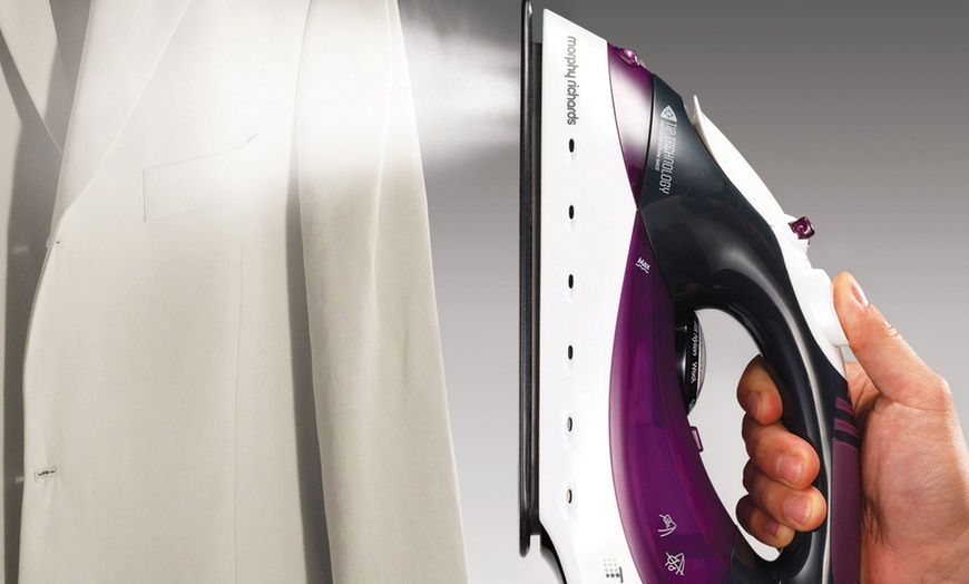 Image 4: Morphy Richards Turbo Steam Iron