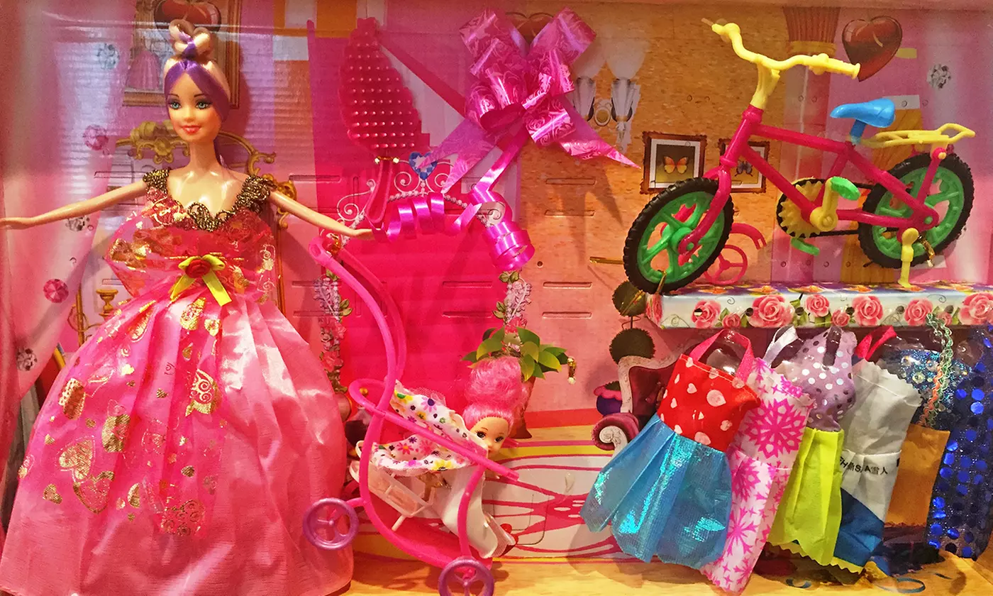 Fashion Style Doll Playset - Image 2