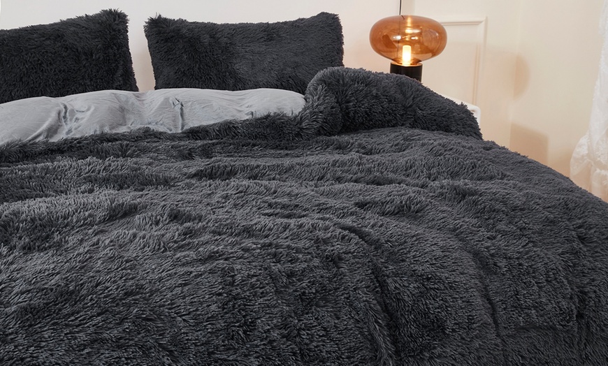 Image 2: Shaggy Duvet Set
