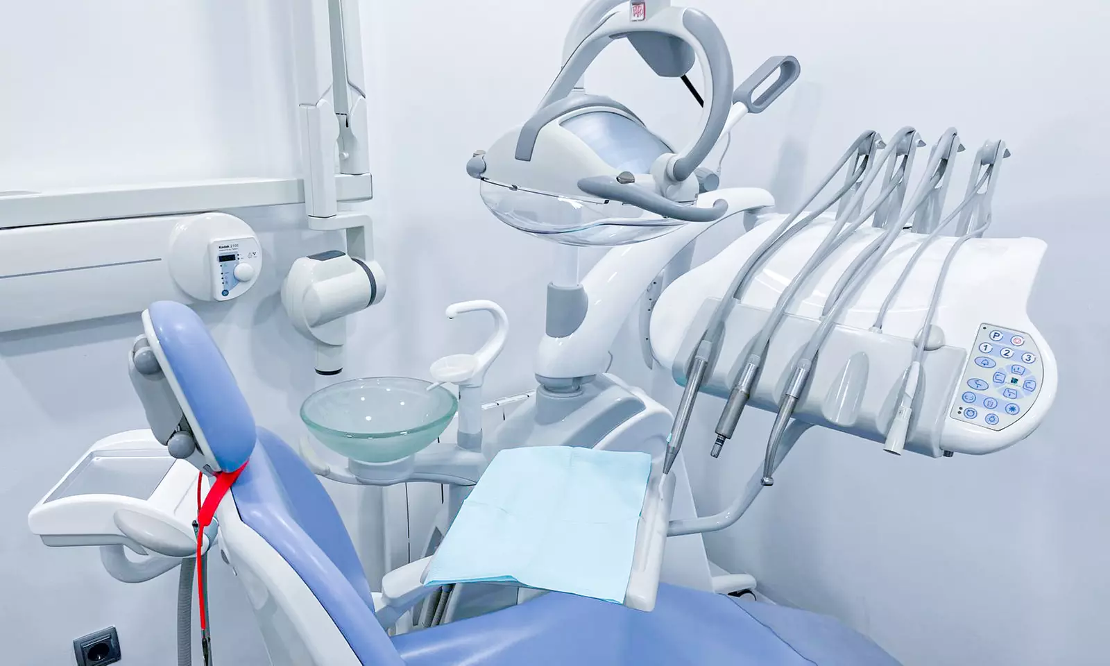 Limpieza bucal con ultrasonidos y opción a blanqueamiento dental