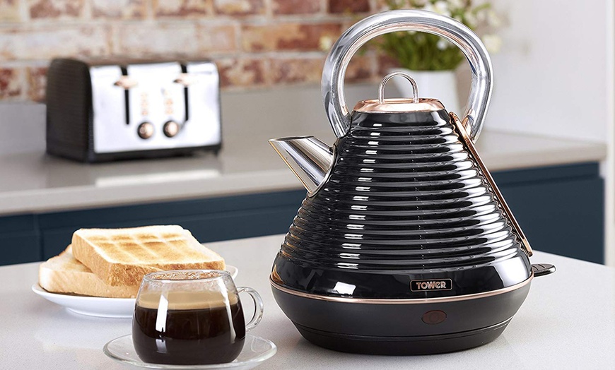 Image 13: Tower Kettle with Toaster