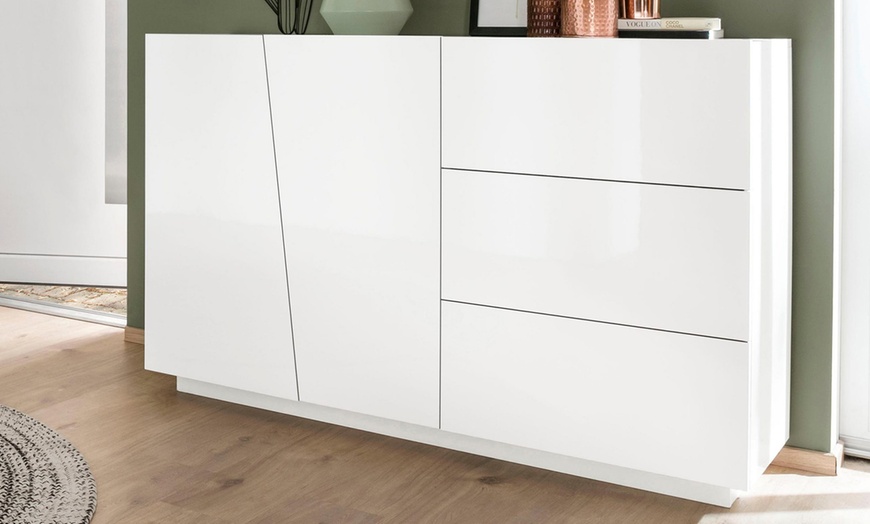 Image 17: Credenza dal design moderno