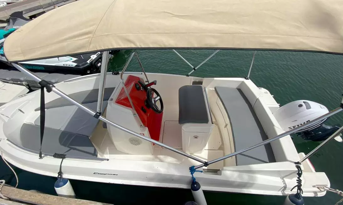 Alquiler de embarcación sin licencia para 6 personas hasta 8 horas