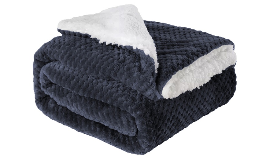 Image 6: Coperta elegante in sherpa lavorato a maglia