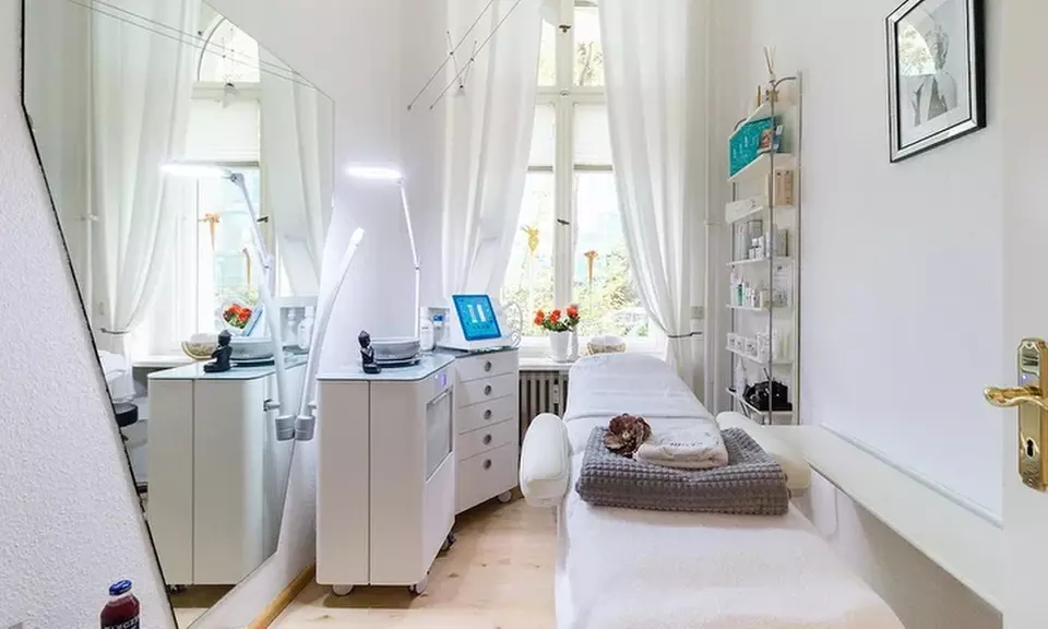 1x oder 2x 60 Min. BB Glow Behandlung für das Gesicht für 1 Person