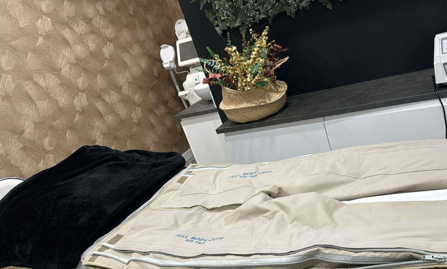 Image 11: Presoterapia y masaje drenante manual en paquetes flexibles