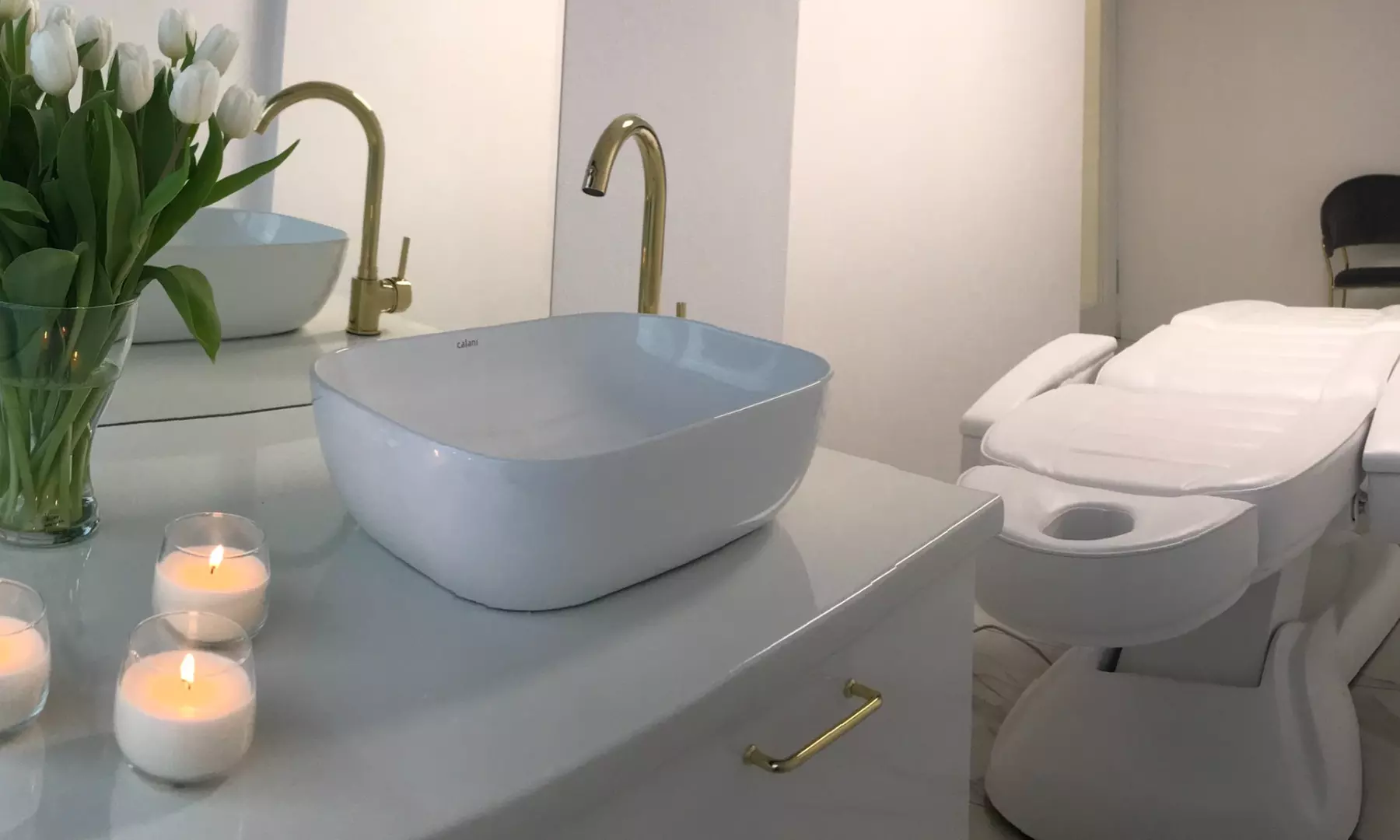 Zaawansowane zabiegi na twarz: oczyszczanie wodorowe, mikrodermabrazja, eksfoliacja kwasami i więcej (do -79%) - Second Medium