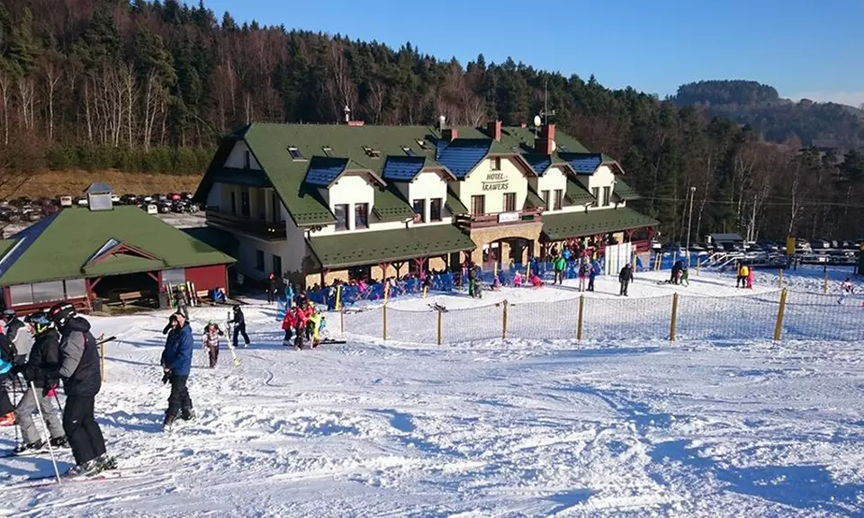 Karnet całodzienny dla 1-4 osób w sezonie wysokim w Laskowa-Ski