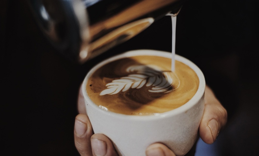 Image 1: Latte-Art-Schulung inkl. Zertifikat & Drinks für 1 oder 2 Personen
